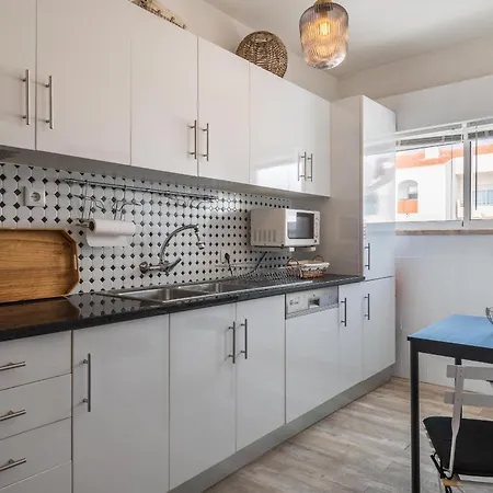 Sea View Town 2 Bedroom 5 Min From The *
