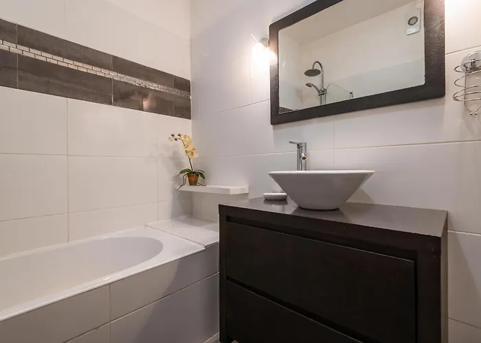 Sea View Town 2 Bedroom 5 Min From The *