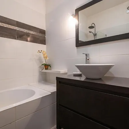 Sea View Town 2 Bedroom 5 Min From The *